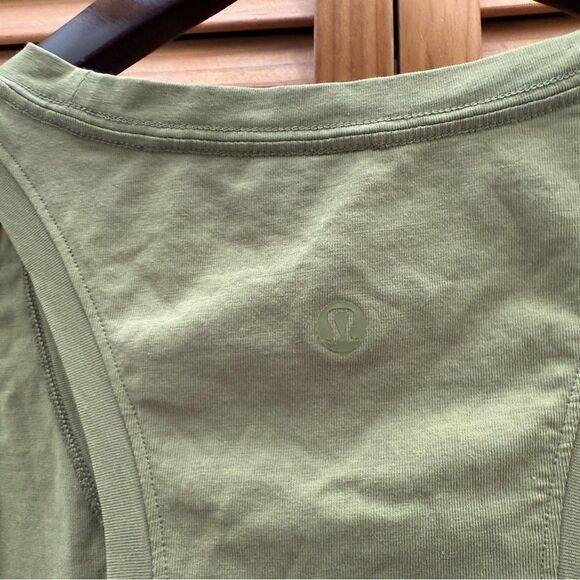 Lululemon Athletica green flowy tank size 4 - Picture 3 of 5